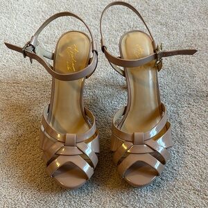 Elegant Tan Strappy Sandals
